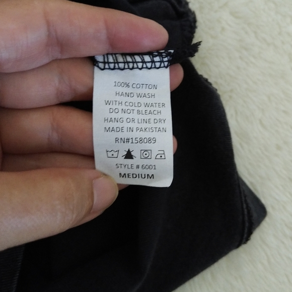 Riot Queen👑 "All You Need Is Love"❤️ Graphic Tee - Picture 7 of 7